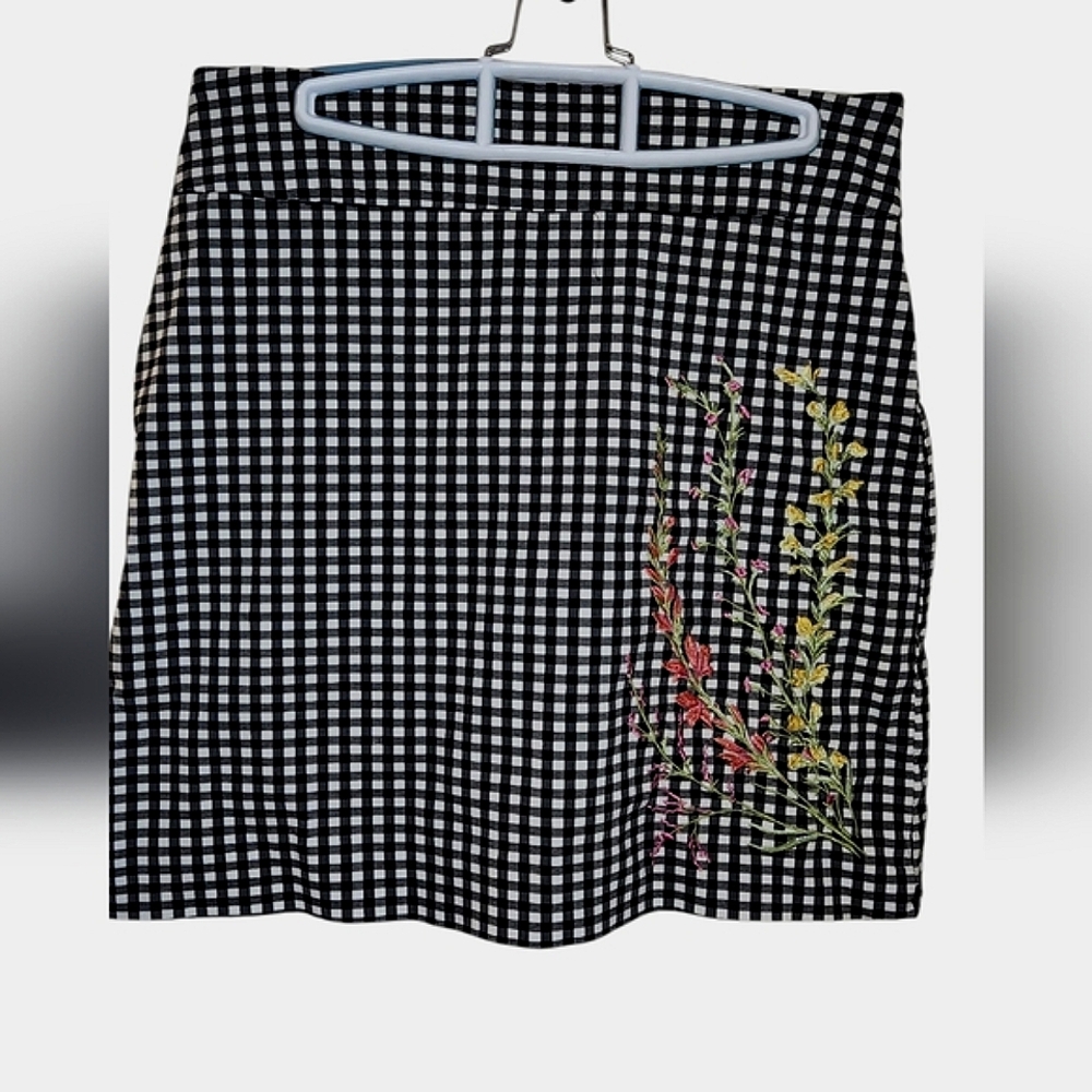 Charter Club Black White Checked Skort With Floral Embroidery. Size 8